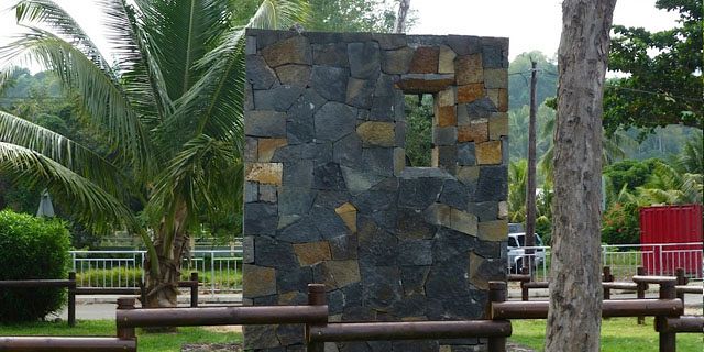 Matthew flinders memorial 1803  (4)